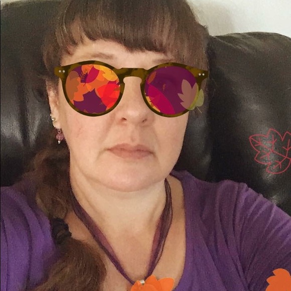 Meet your Posher, Stephanie - Picture 2 of 6